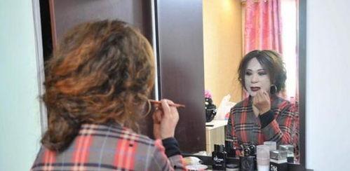 红大爷男扮女装视频无删减,揭秘真实身份与幕后故事